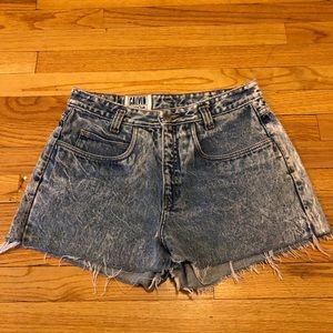 Calvin Klein VNTG “wash out” cut off shorts 🔥